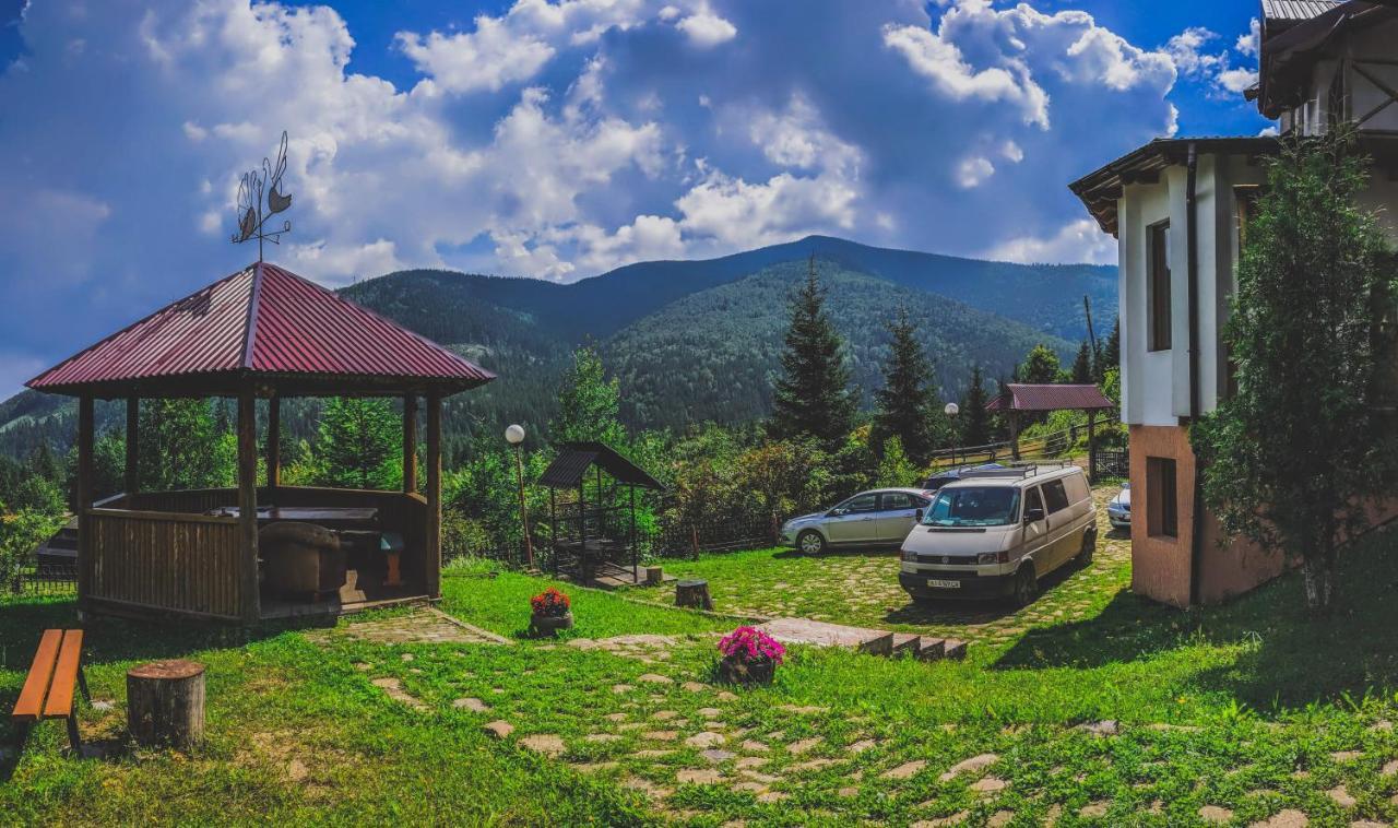 Hostal 12 Months Estate Myslovka Exterior foto