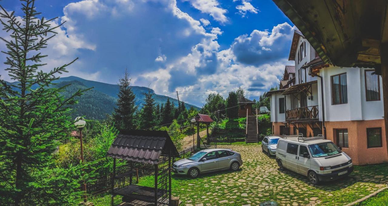 Hostal 12 Months Estate Myslovka Exterior foto